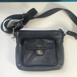 Y2k Coach Black Pebbled Leather Crossbody Turnlock 7.5 W x 7.5 L